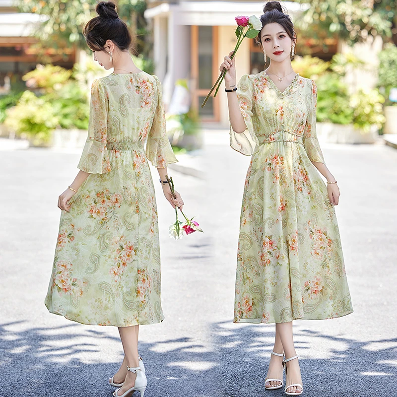 法式V领碎花连衣裙女2024夏季新款高级感名媛气质薄款中长款裙子