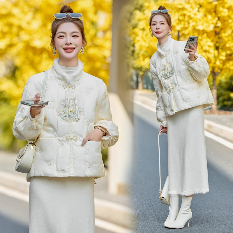 新中式国风刺绣羽绒服女2024冬季高级感立领钉珠水貂毛白鸭绒外套