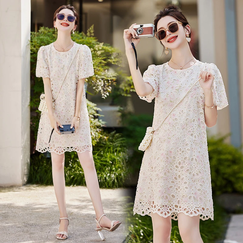 法式碎花镂空连衣裙女2024夏季新款小个子遮肚显瘦减龄中长款裙子
