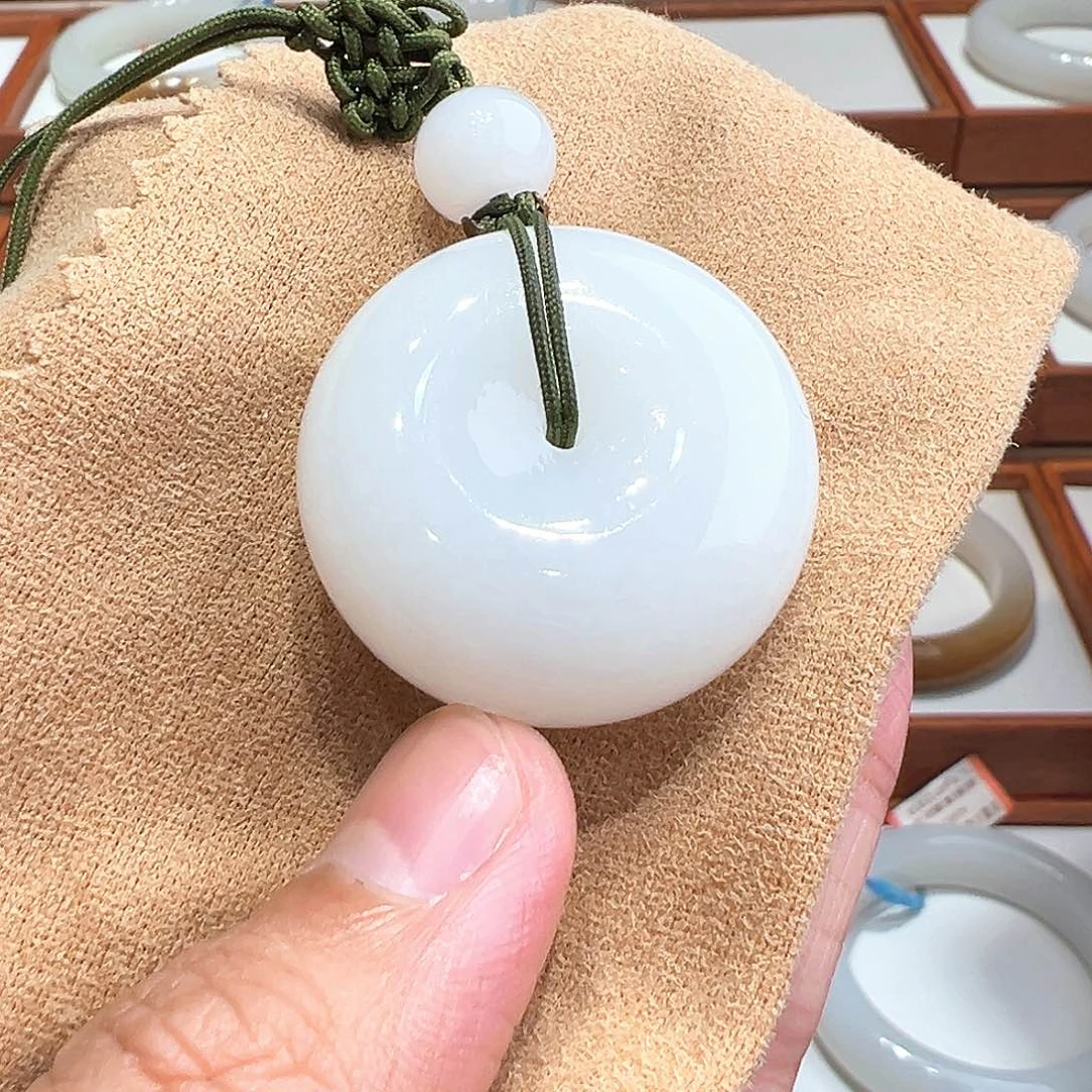 和田玉吊坠未镶嵌