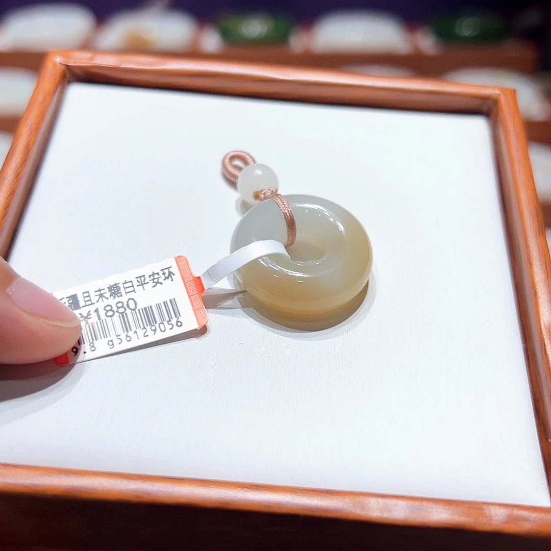 和田玉手镯未镶嵌挂件