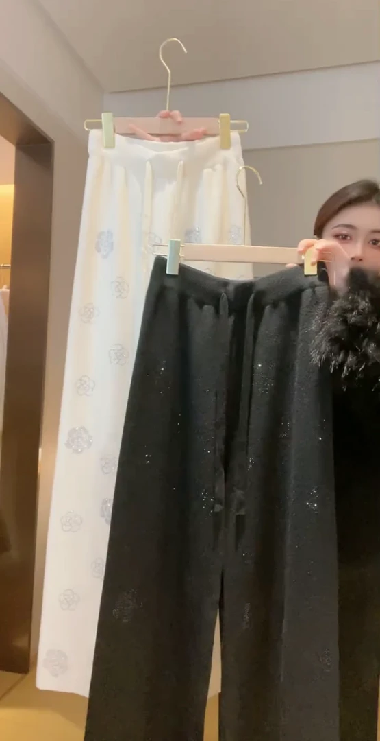 欧货2024秋冬新款时髦软糯加厚百搭山茶花烫钻高腰针织阔腿长裤子