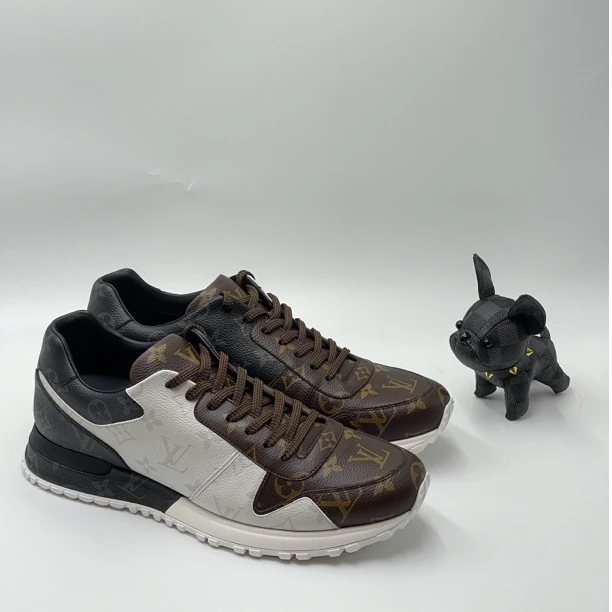 全新未使用 LouisVuitton/路易威登 三色拼经典老花运动鞋 42.5码