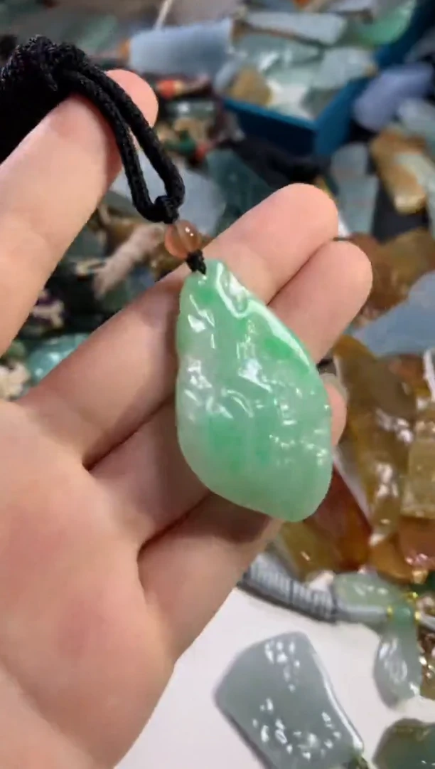 【闪购商品】翡翠颈饰未镶嵌吊坠