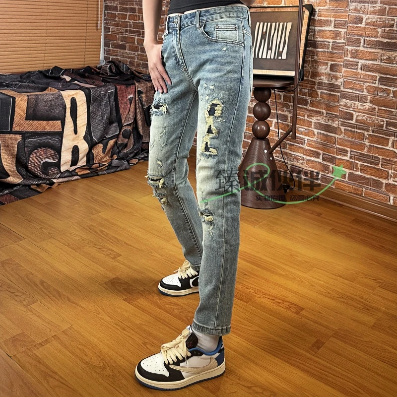 欧货潮流个性男士牛仔裤秋冬假破洞时尚修身浅色弹力水洗九分长裤