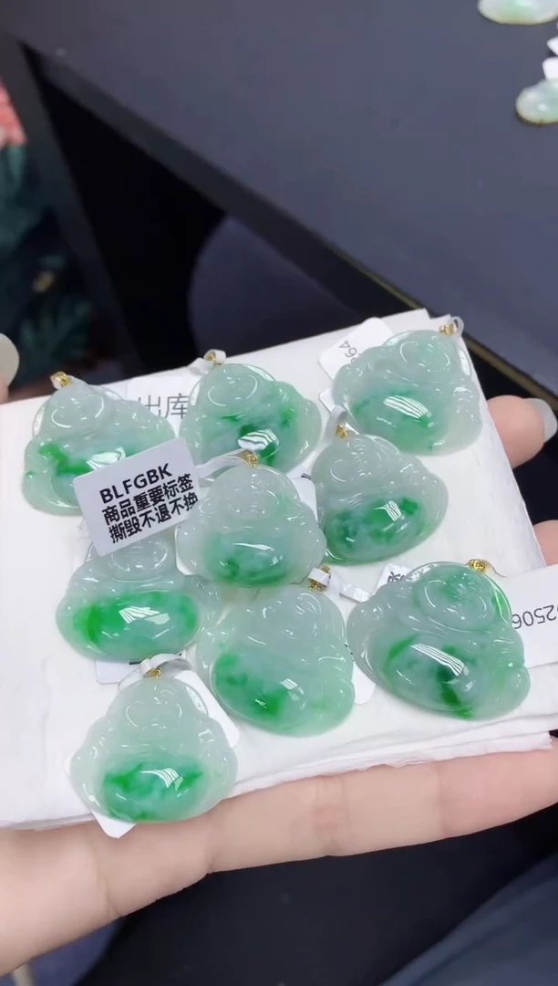 翡翠18K金镶嵌颈饰天然缅甸翡翠A货多样性发其一