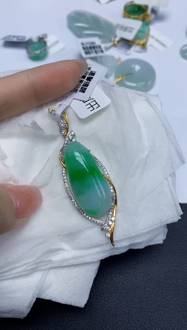 颈饰未镶嵌翡翠天然缅甸翡翠A货多样性发一件