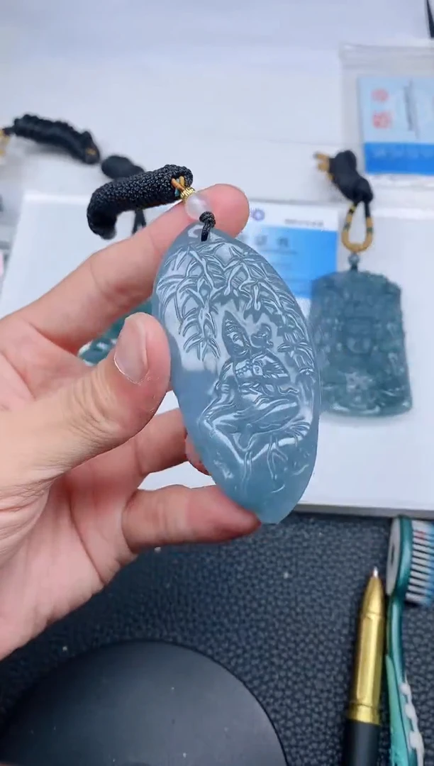 颈饰未镶嵌翡翠