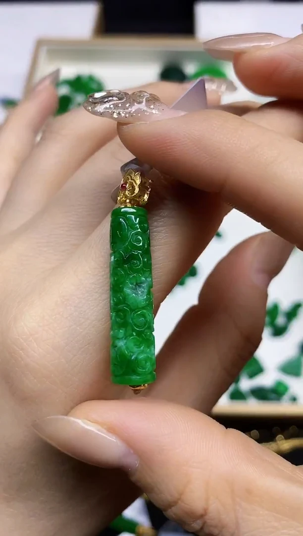 颈饰未镶嵌翡翠吊坠