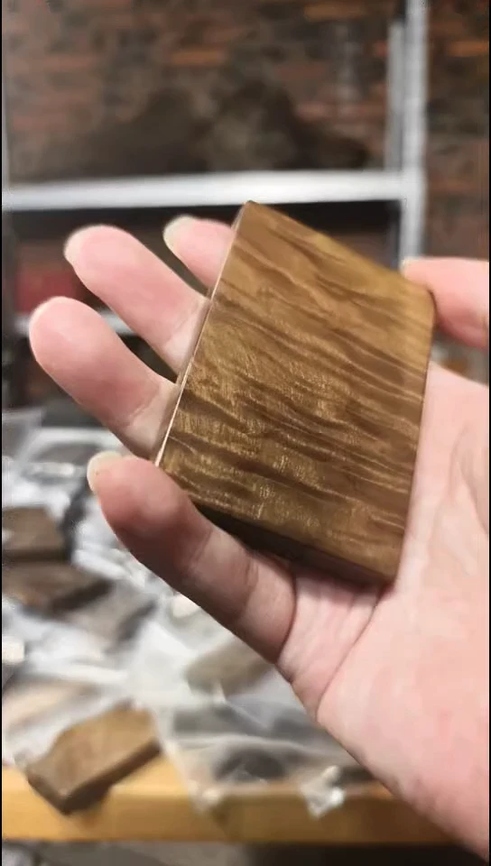 金丝楠无事牌手把件