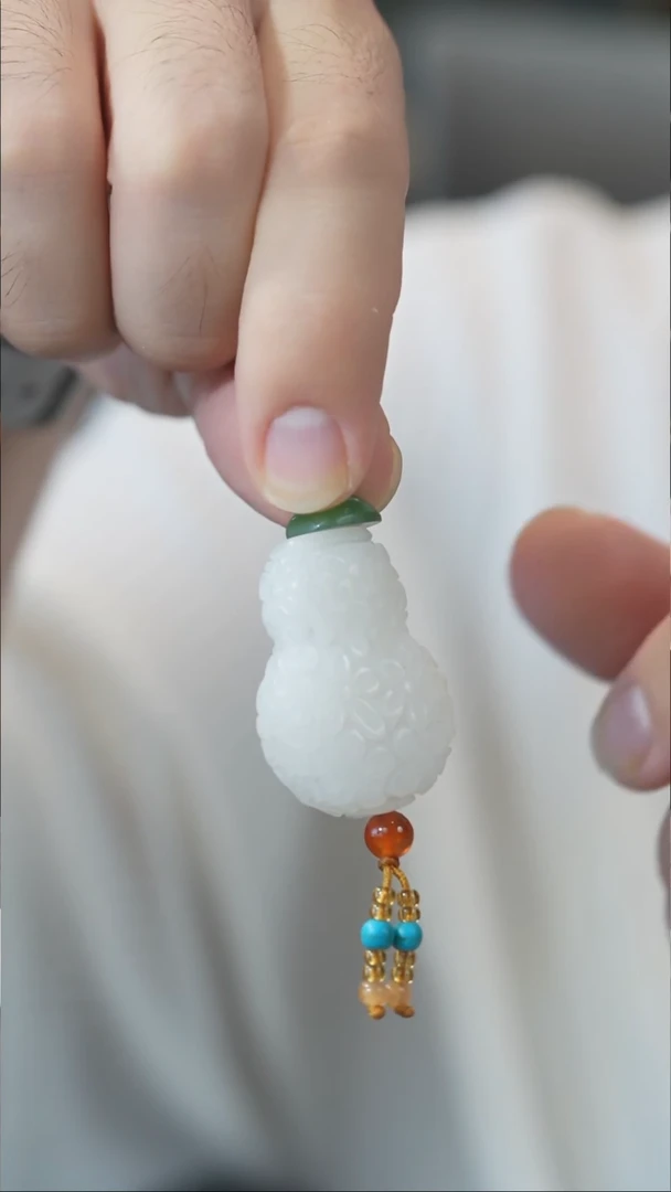 和田玉未镶嵌颈饰葫芦