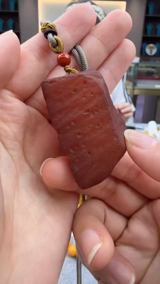 琥珀颈饰未镶嵌111秒拍号 假一罚三