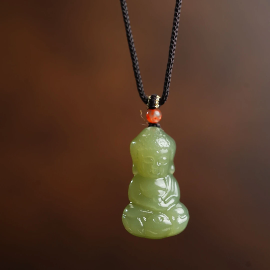 【鑫浩矿业】新疆和田玉-葡萄肉胶冻释迦摩尼佛吊坠挂件一件