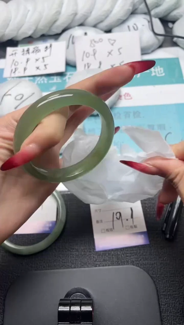 未镶嵌手镯石英质玉77-56