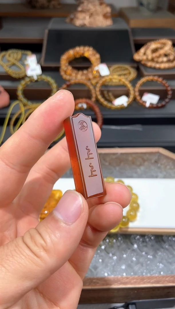 未镶嵌颈饰琥珀金棕红上上签