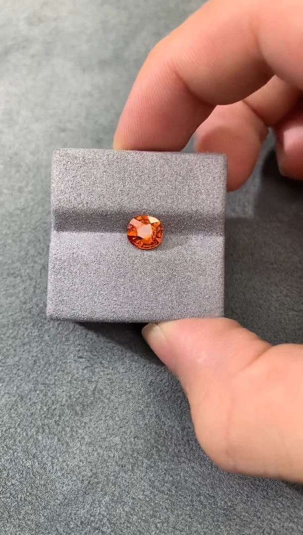 未镶嵌裸石石榴石（芬达石）1.45CT