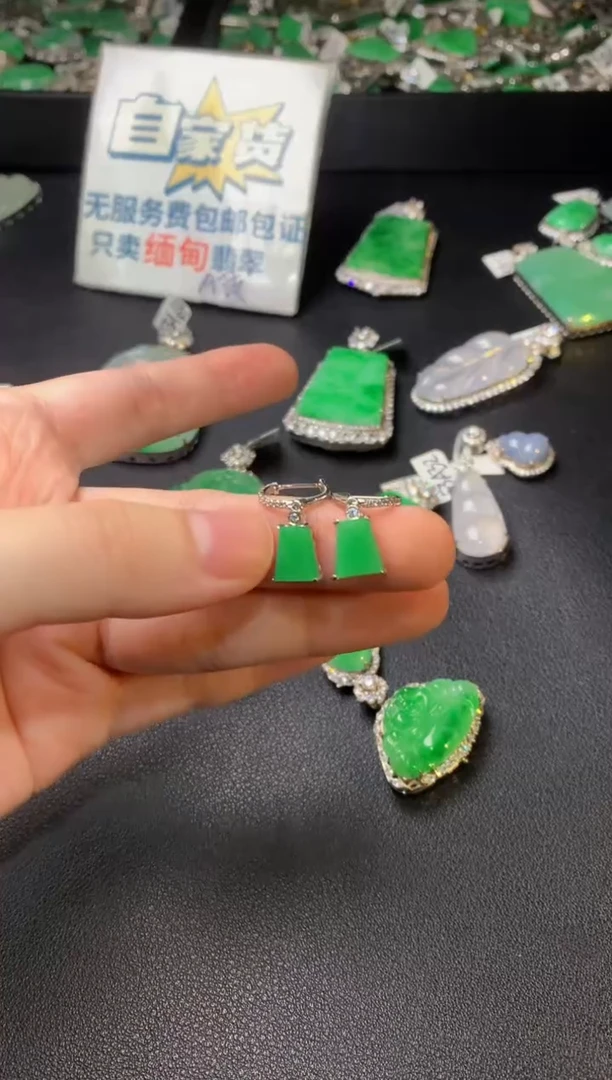 银S925镶嵌翡翠耳饰翡翠