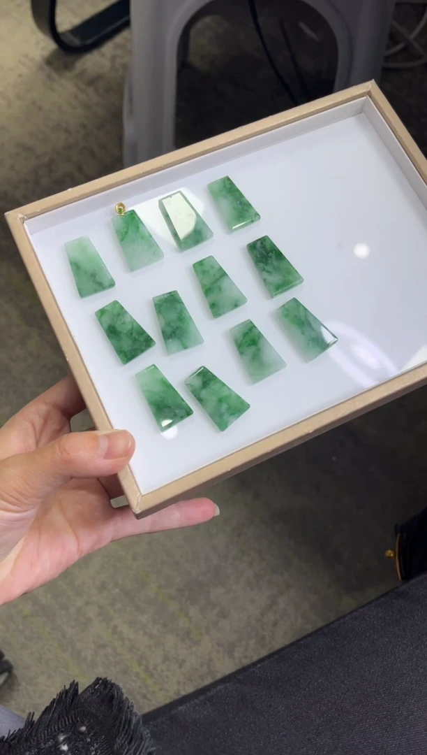 颈饰18K金镶嵌翡翠K307/多样性发一件/配绳子