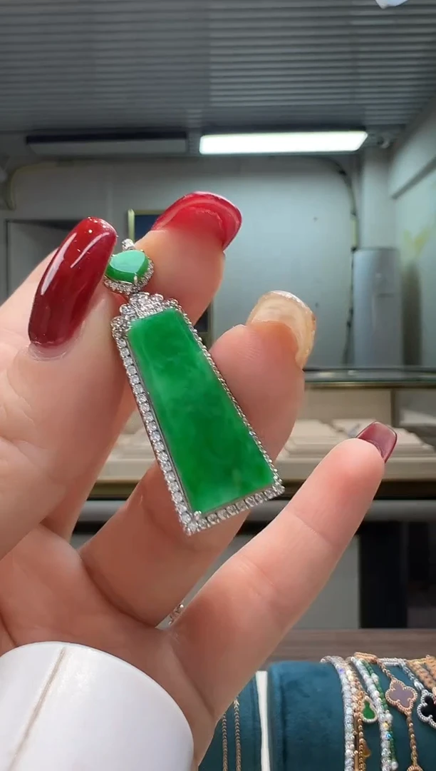 吊坠(不含链)18K金镶嵌翡翠翡翠无事牌吊坠（长）