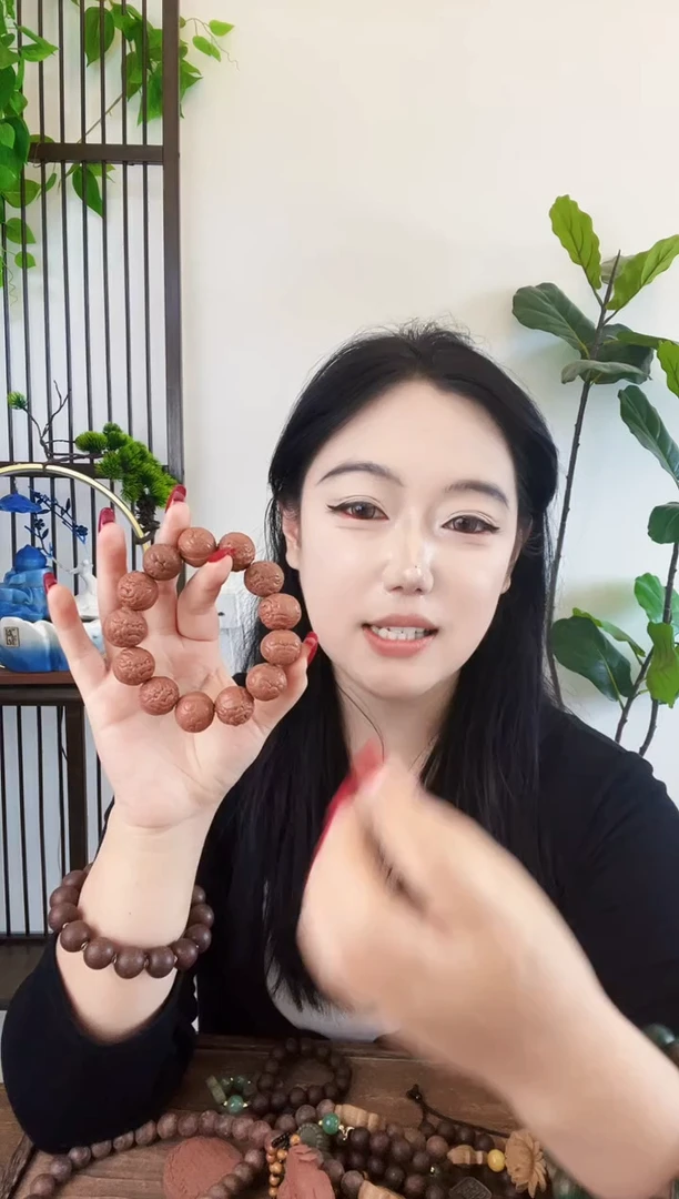泥塑龙涎小鱼一个