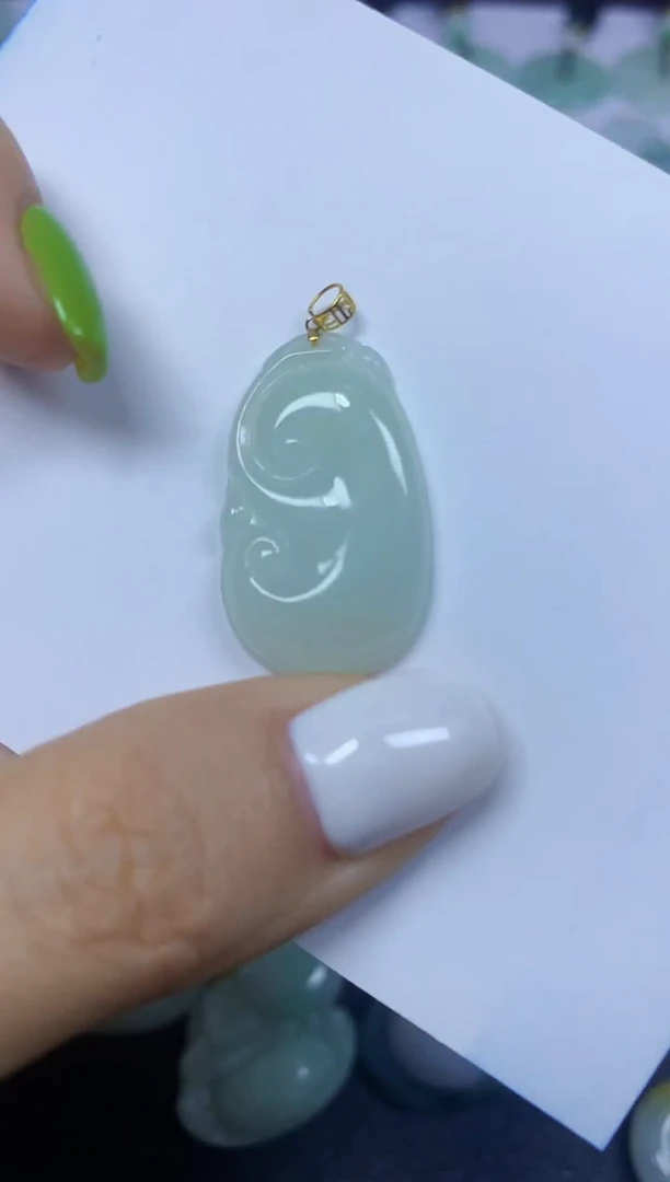 翡翠18K金镶嵌颈饰挂件