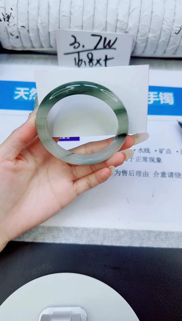 未镶嵌手镯石英质玉182/58.