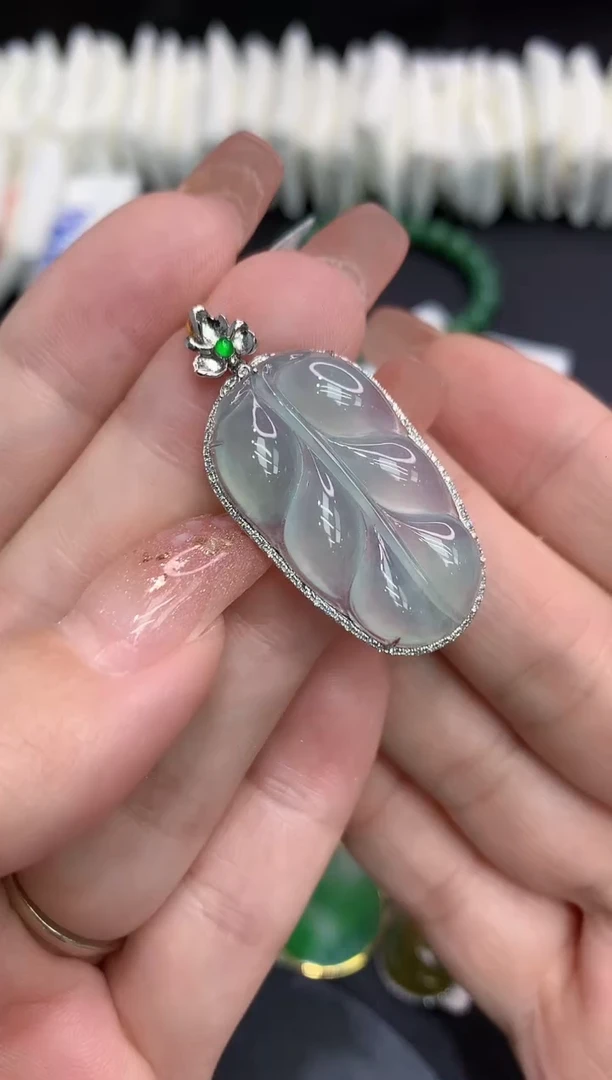 吊坠(不含链)18K金镶嵌翡翠111