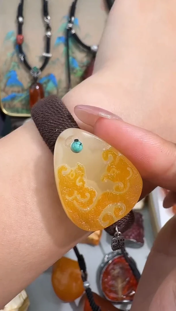 未镶嵌琥珀裸石琥珀