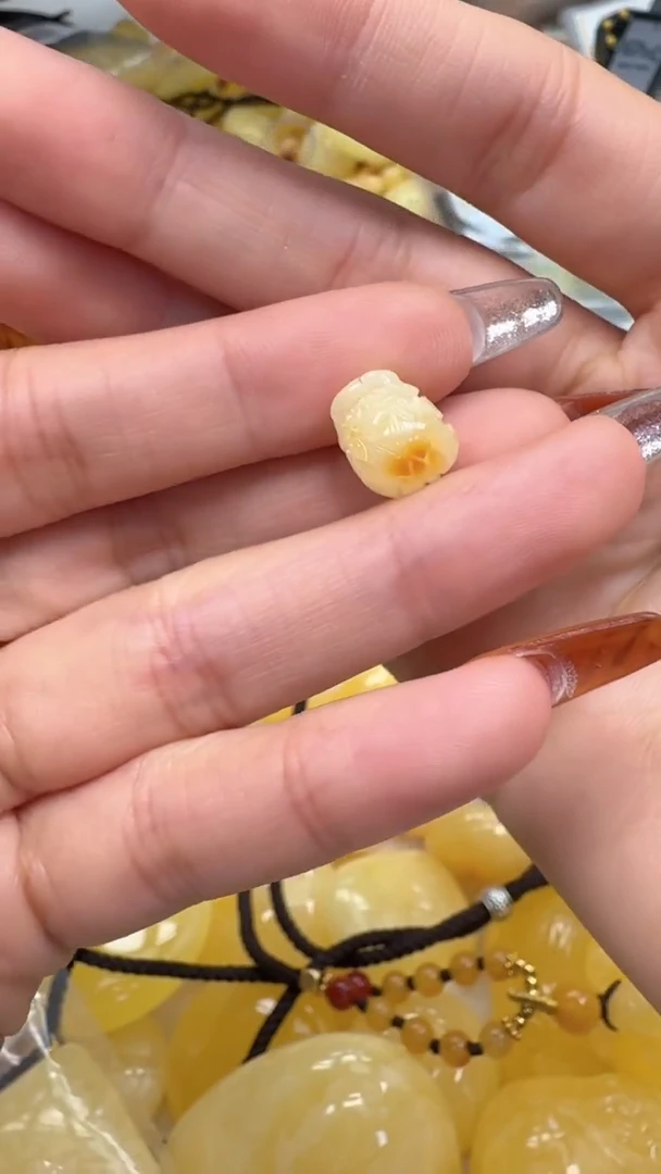 裸石琥珀未镶嵌如图