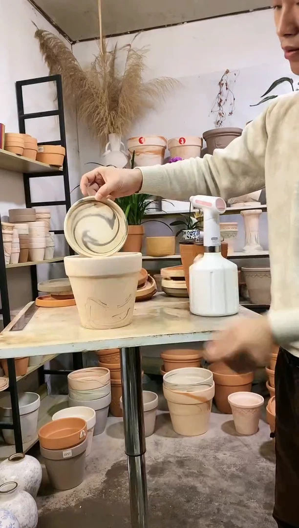 【闪购商品】红陶18*16灰白陶 1盆1托