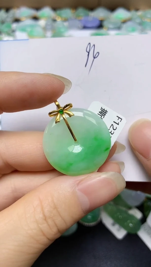 翡翠18K金镶嵌颈饰 天然翡翠A货