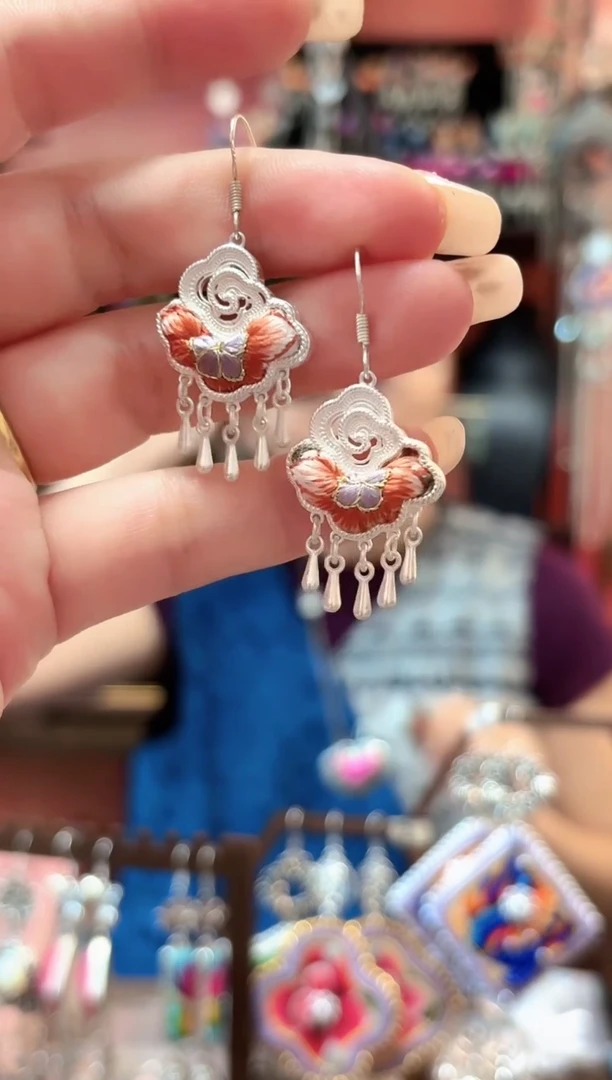 织绣云织谣民族风精美饰品   601