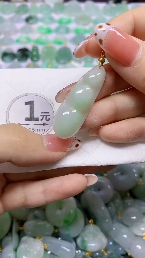 颈饰未镶嵌翡翠天然翡翠A货