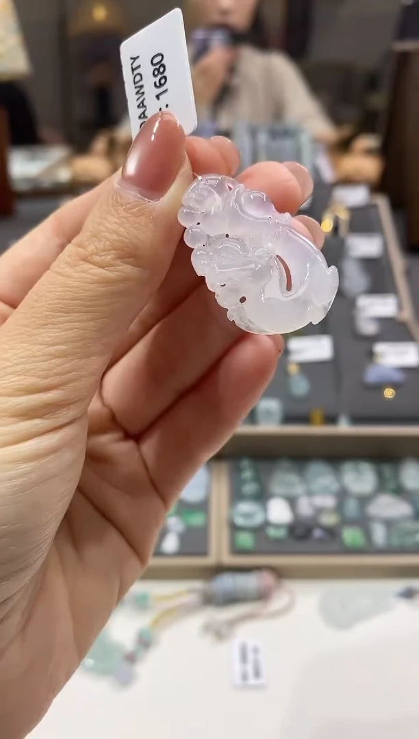 颈饰未镶嵌翡翠龙