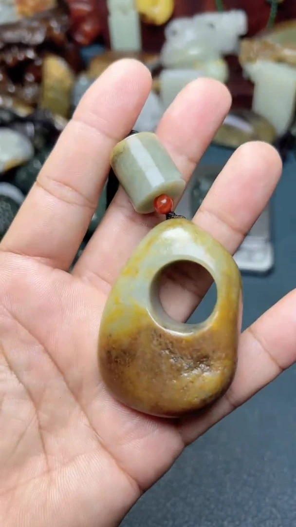 和田玉未镶嵌把件-