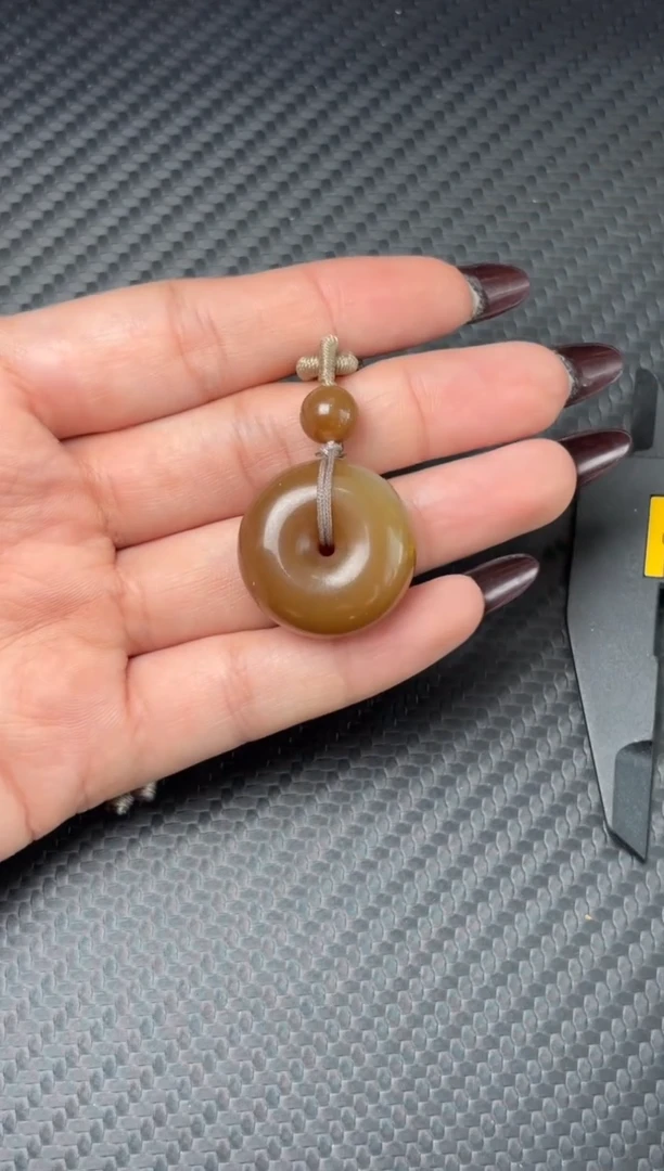 吊坠(赠链)未镶嵌和田玉若羌微色差平安扣