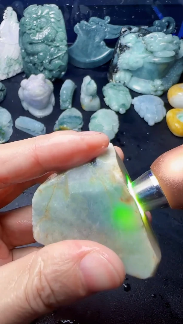 颈饰未镶嵌翡翠刀*11