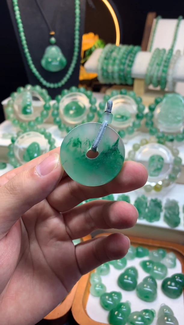 吊坠(不含链)未镶嵌石英质玉（非洲翠）35平扣