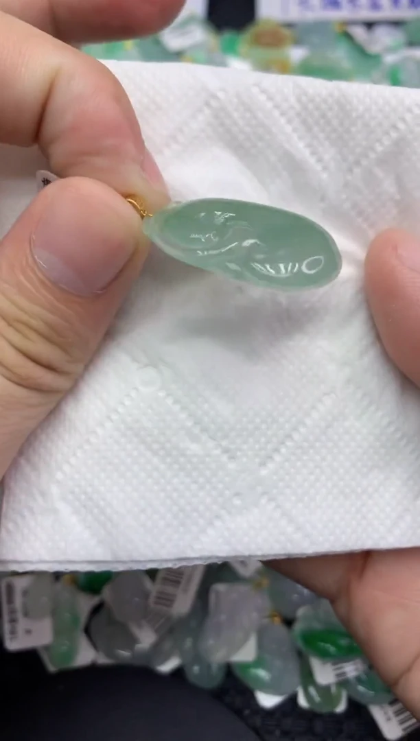 翡翠18K金镶嵌颈饰111111111