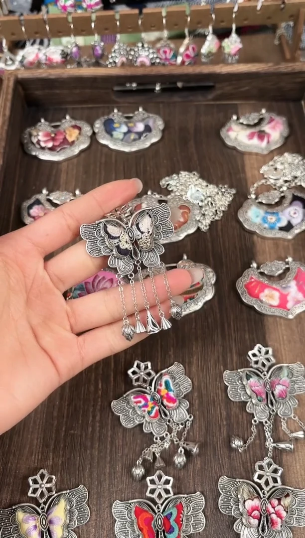 织绣民族风非遗老绣饰品376