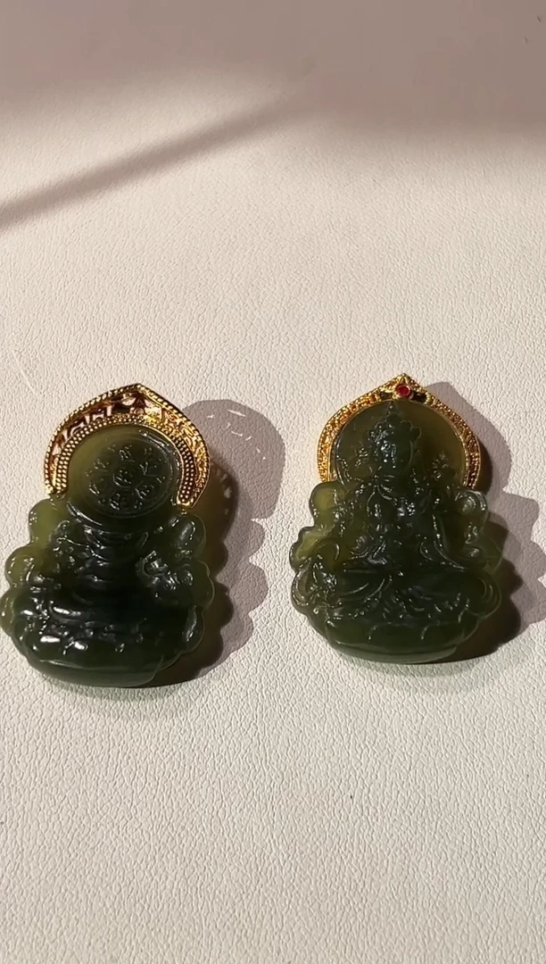 颈饰18K金镶嵌和田玉和田玉吊坠