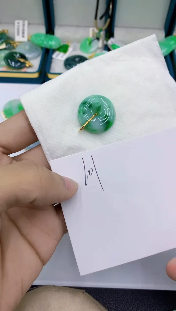 颈饰18K金镶嵌翡翠翡翠