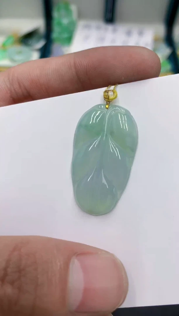 颈饰18K金镶嵌翡翠琴**欢翡翠