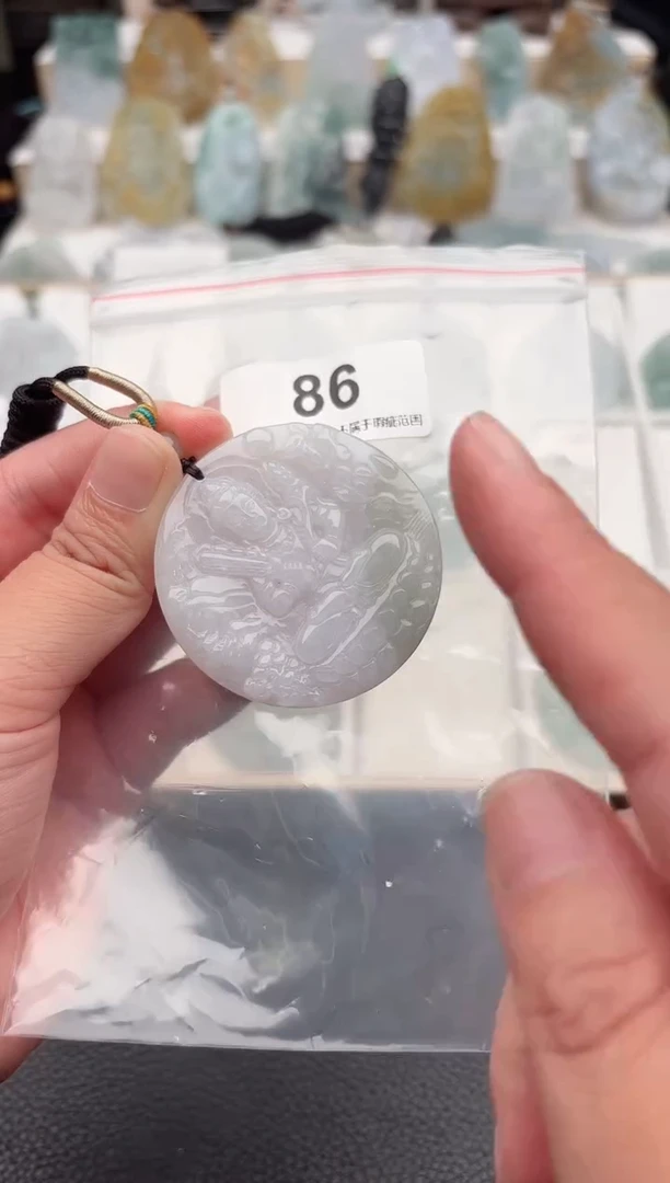 翡翠未镶嵌颈饰天然翡翠吊坠86