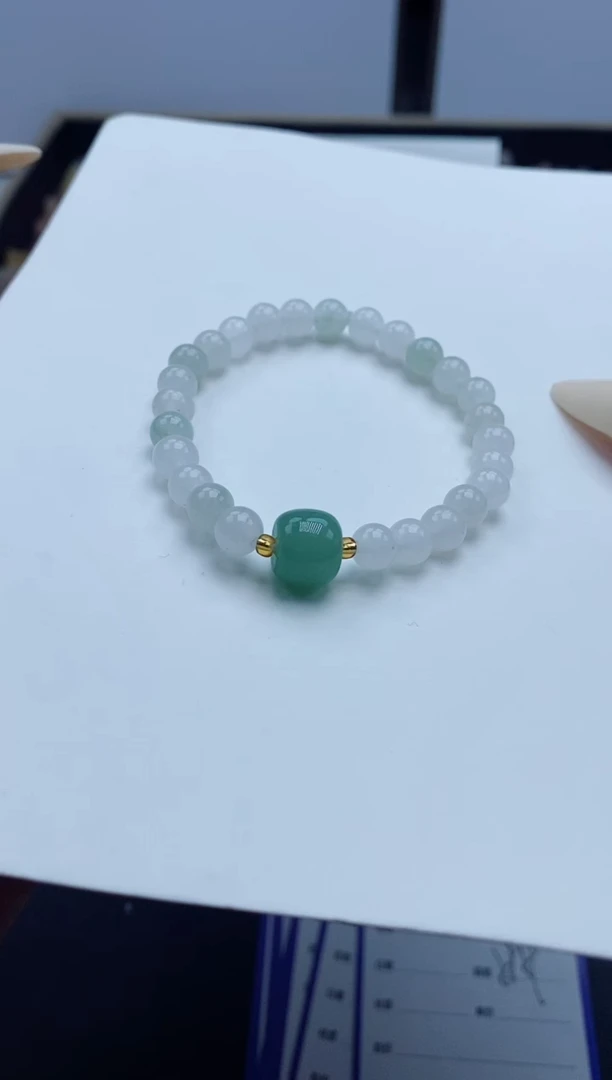 【闪购商品】石英质玉手镯未镶嵌卡8天山翠手串
