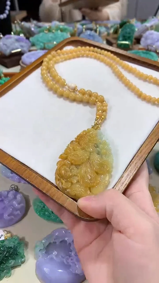 颈饰未镶嵌翡翠吊坠