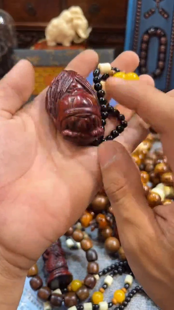 檀香紫檀（小叶紫檀）金蝉手把件