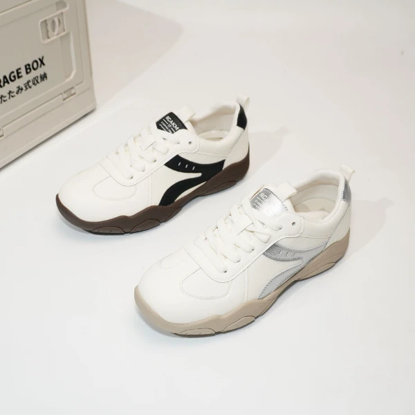 2621 大码女鞋40-43德训鞋女秋季新款平底运动鞋女时尚真皮休闲鞋