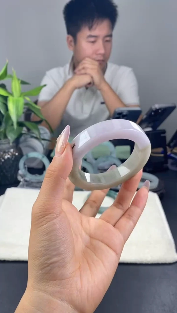 未镶嵌正圈定制翡翠翡翠手镯