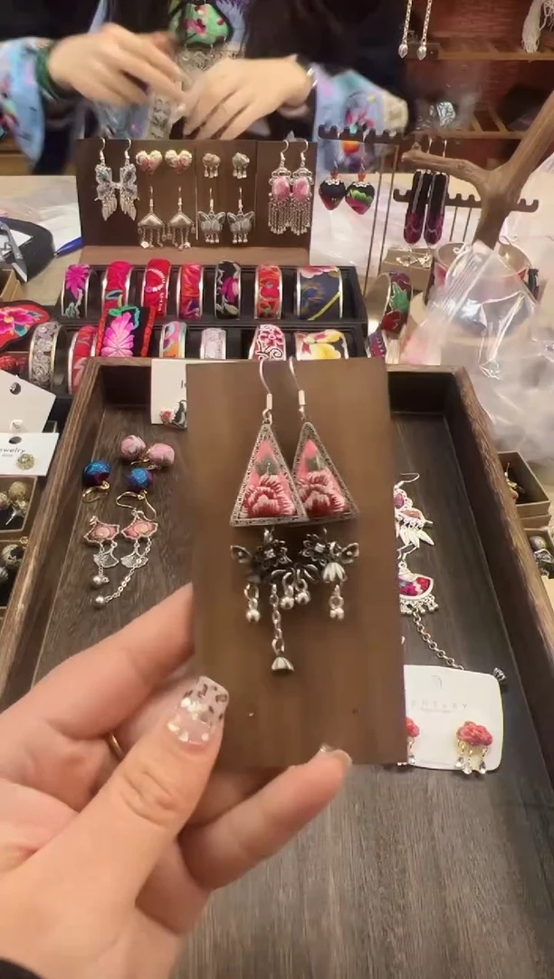 【闪购商品】织绣民族风老绣饰品584